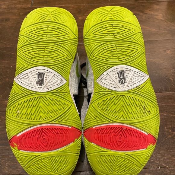 2019 Kyrie 5 GS 'Mamba Mentality youth size 4 shoes sneakers - Picture 5 of 5
